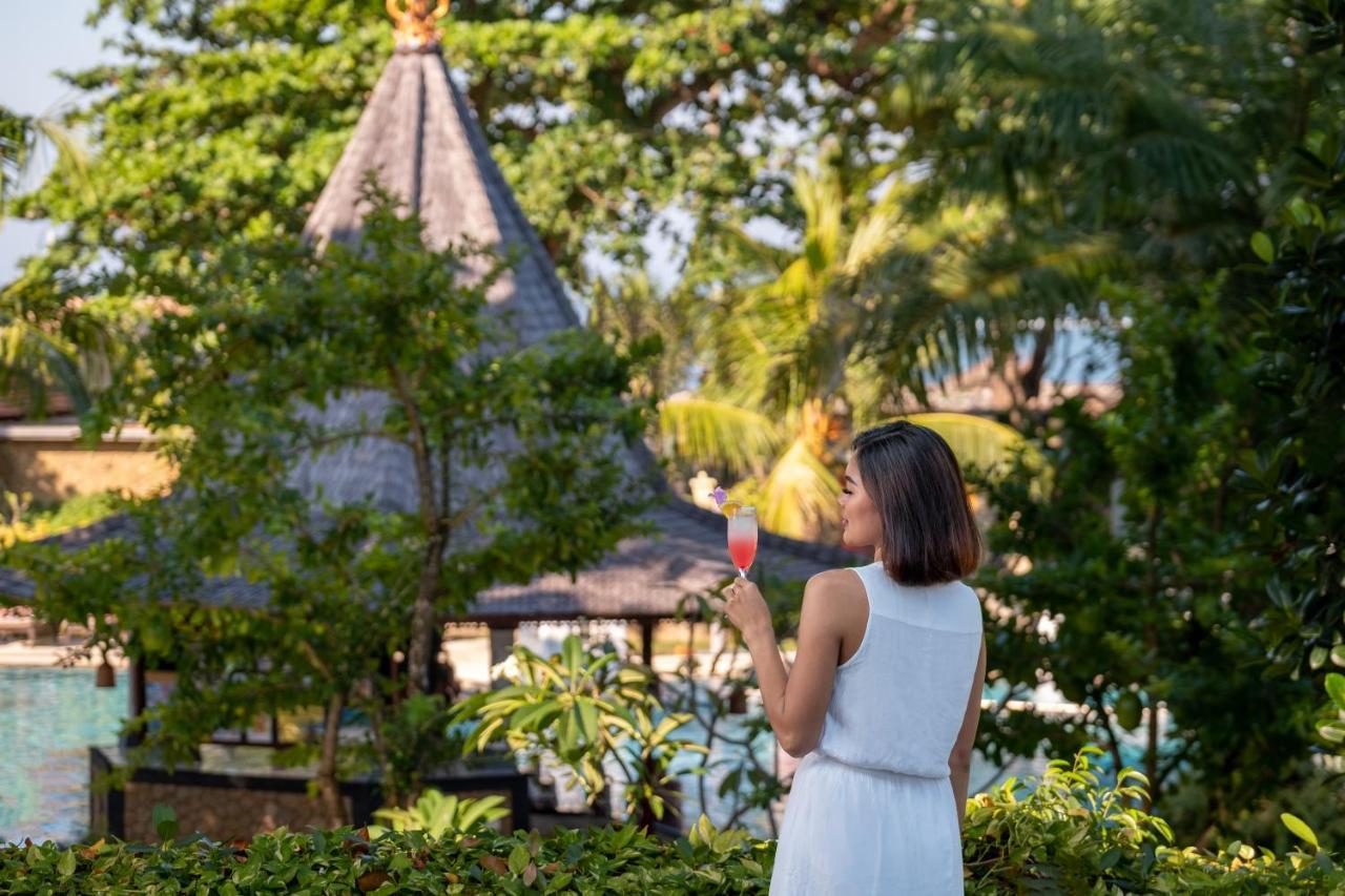 Bali Tropic Resort & Spa - Chse Certified Nusa Dua  Luaran gambar A woman at the resort