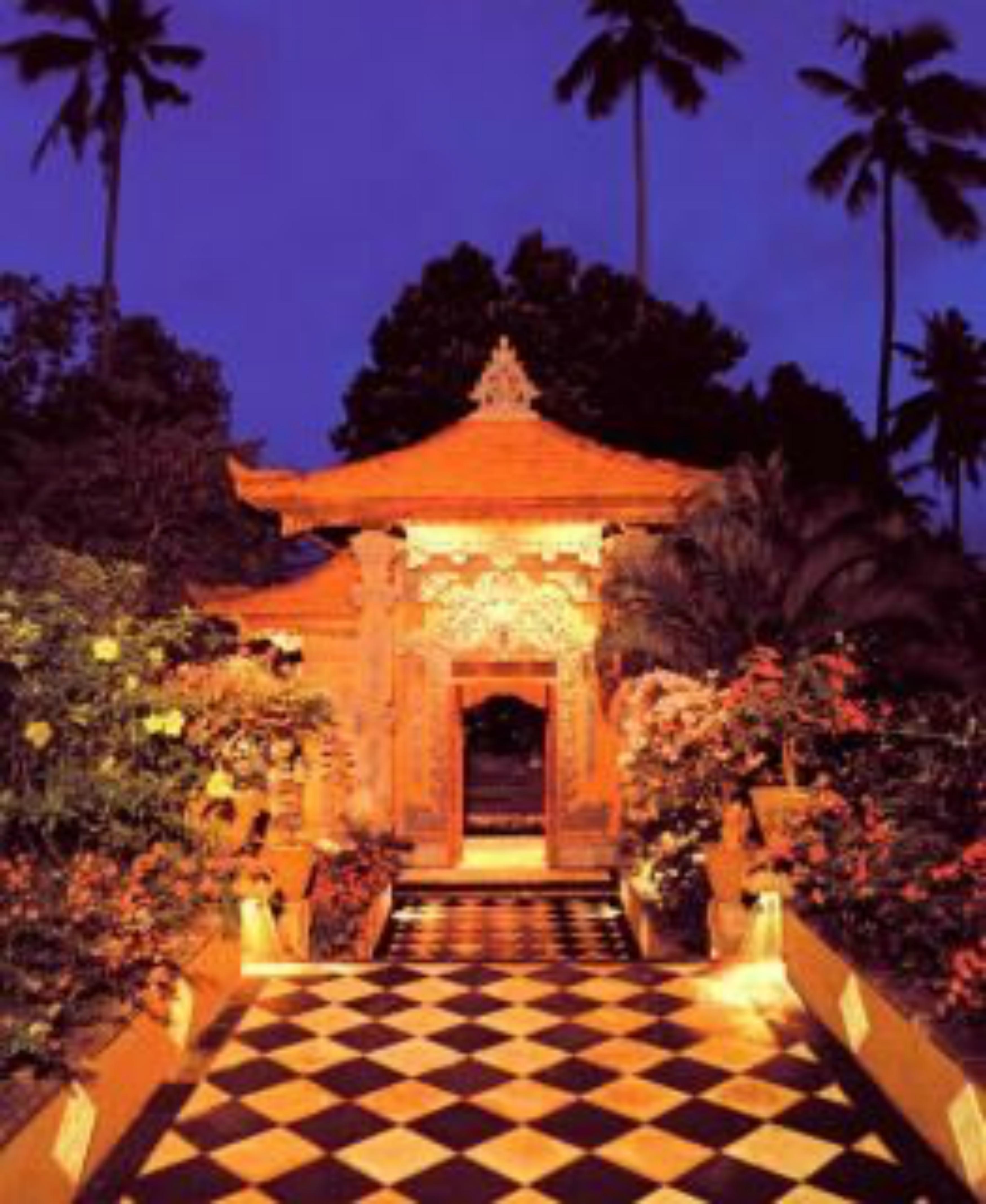 Bali Tropic Resort & Spa - Chse Certified Nusa Dua  Luaran gambar The gate of the temple
