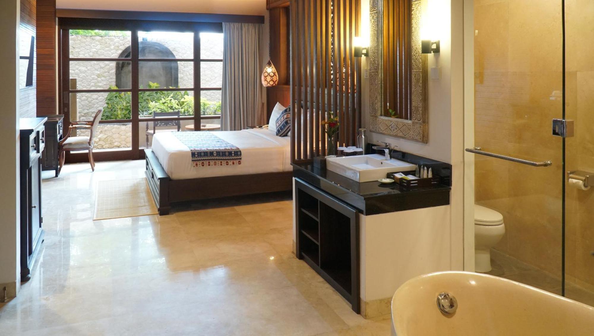 Bali Tropic Resort & Spa - Chse Certified Nusa Dua  Luaran gambar A room at the hotel